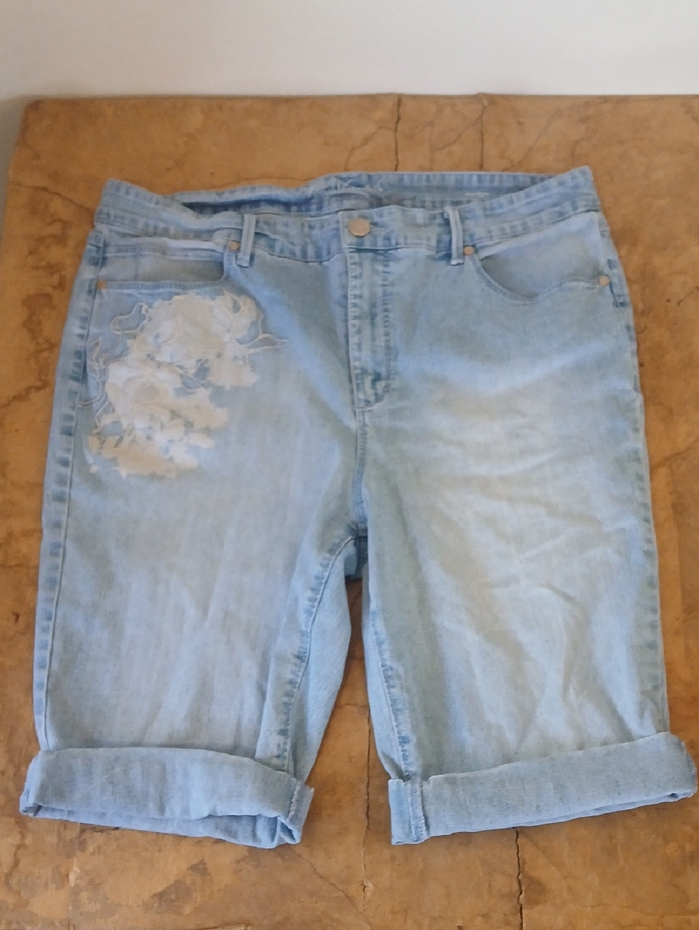Gloria Vanderbilt Light Blue Stretch Denim Bermuda Jean Shorts Sz 14 Aplique